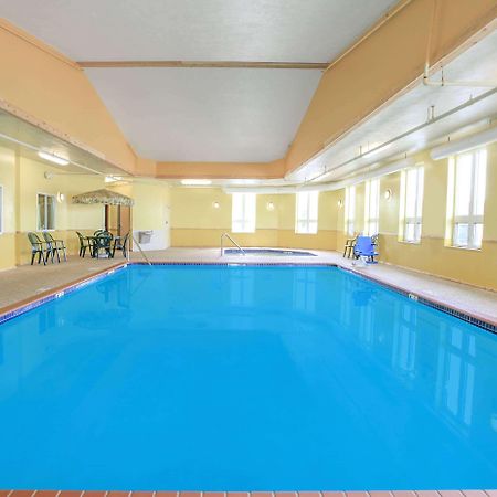 Super 8 By Wyndham Sault Ste. Marie Hotel Exterior foto