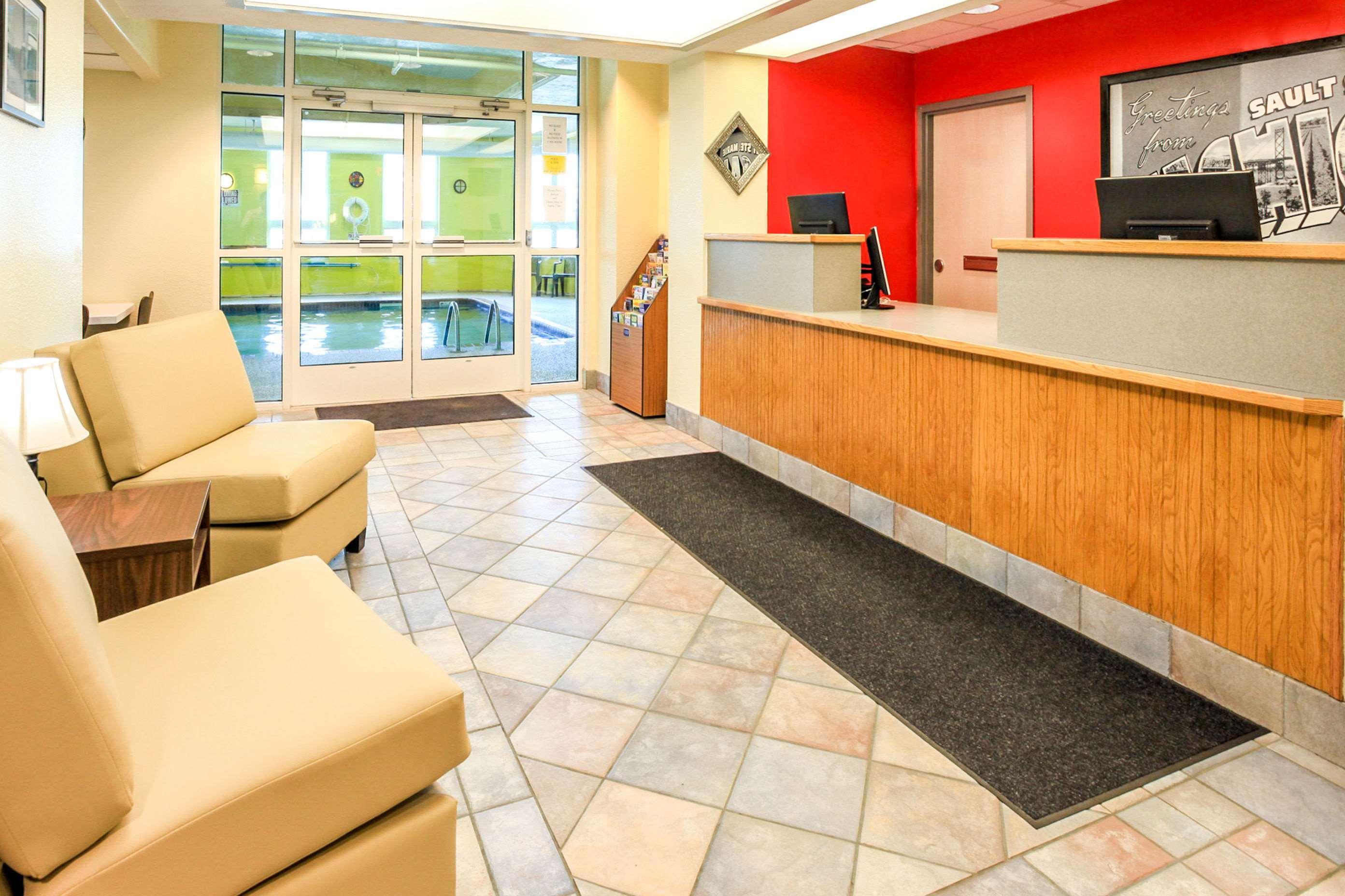 Super 8 By Wyndham Sault Ste. Marie Hotel Exterior foto